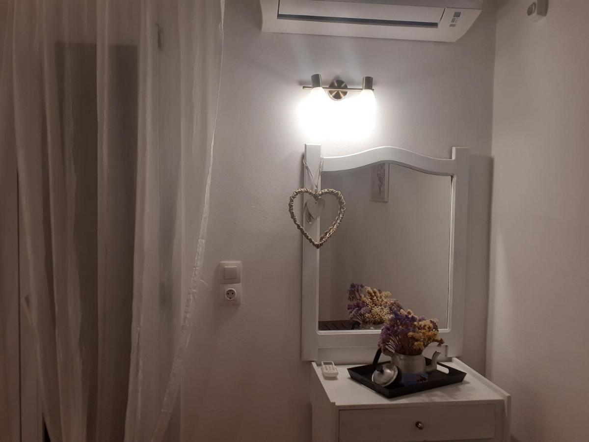 Marili Downstairs Apartments Roda  Exterior foto