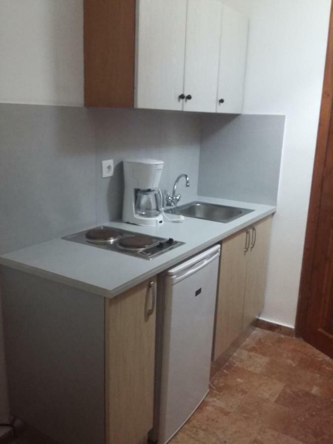 Marili Downstairs Apartments Roda  Exterior foto